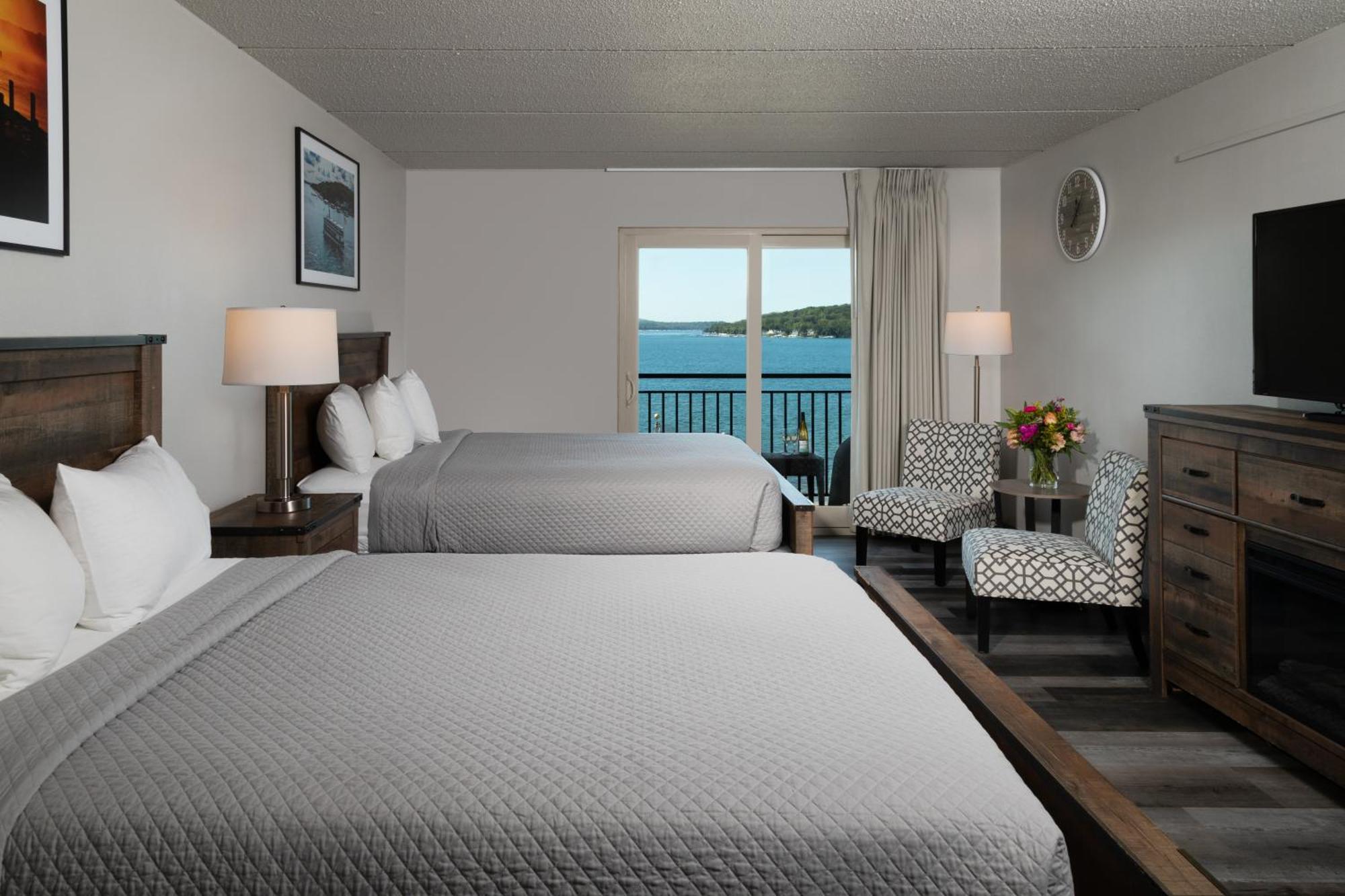 Harbor Shores On Lake Geneva Bilik gambar