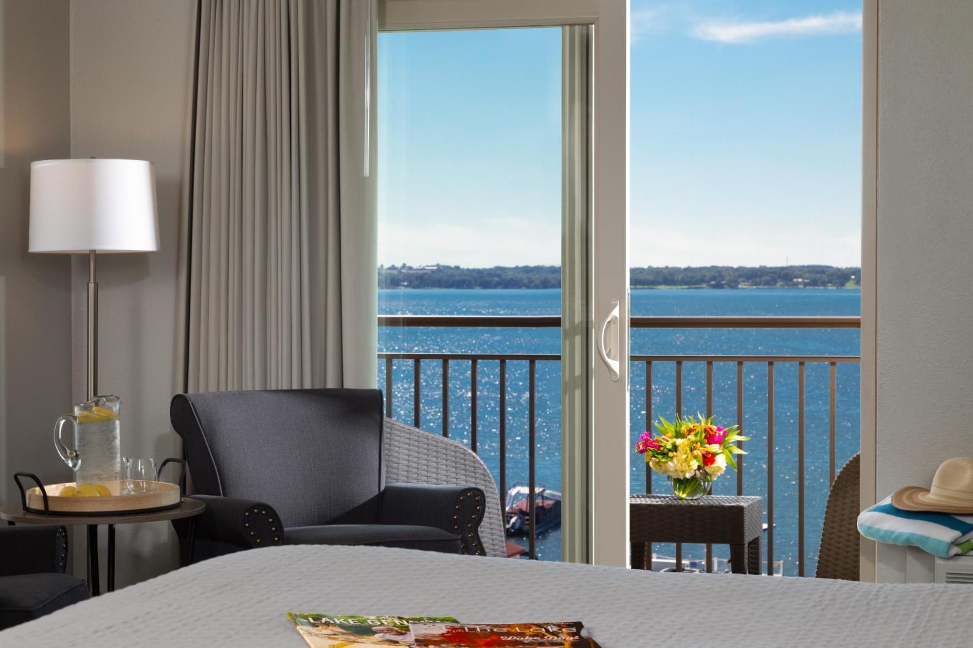 Harbor Shores On Lake Geneva Bilik gambar